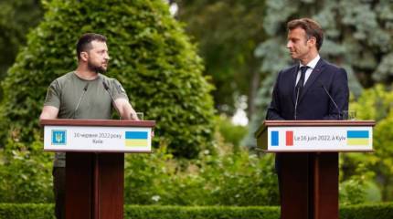 Французский президент Эммануэль Макрон пообещал нарастить поставки вооружений на Украину