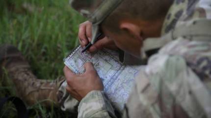 В сети удивлены использованием военными НАТО карт на бумаге, а не на цифровых планшетах