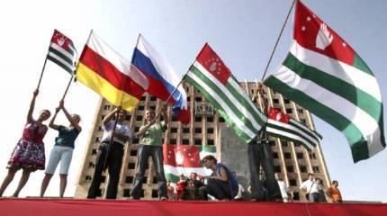 Признание признанию рознь. Как Сирия поддержала братьев и как на неё накинулся Запад