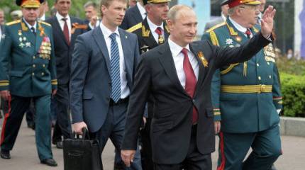 МИД Украины выразил протест, США и НАТО выразили недовольство визитом Путина в Крым