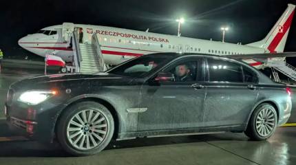 Латвия опозорилась, подав к самолёту польского президента грязный автомобиль
