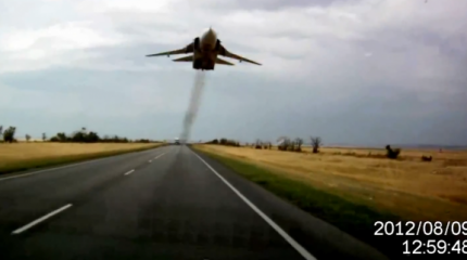 Пилотам запретили пугать автомобилистов