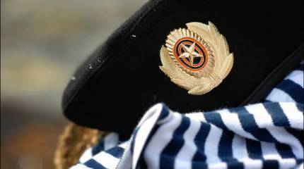 Армия: к чему солдатам гламурные береты?