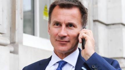 Свято место пусто не бывает: Мэй быстро нашла замену Джонсону