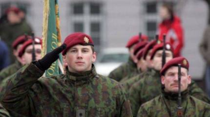 Литовский гусарский батальон и американские десантники отрабатывают «Удар Короля»