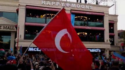 В Баку - турецкие флаги, а флагов РФ не видно ни там, ни в Ереване: мы опять просчитались?