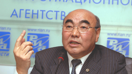 Аскар Акаев: Киргизия погружается в национализм и феодализм с наркотрафиком