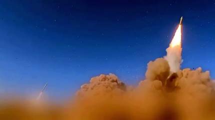 А ракеты всё не заканчиваются: показаны кадры атаки ВС Ирана по Тель-Авиву