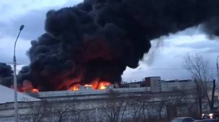 На территории оборонного завода "Красмаш" вспыхнул пожар
