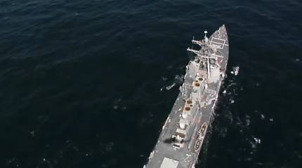 Иран бьёт дронами по кораблям ВМС США в ответ на захват своего судна