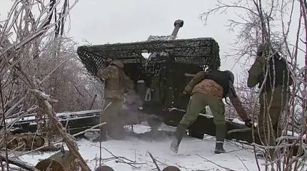 Минобороны РФ показало работу гаубицы 2А65 «Мста-Б» с антидроновым козырьком