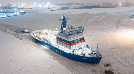 Первый серийный атомный ледокол «Сибирь» проекта 22220 начал переход в Мурманск