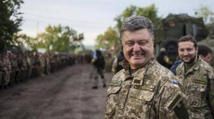 Порошенко в Мариуполе объявил о необходимости стягивания к городу бронетехники, РСЗО и систем ПВО