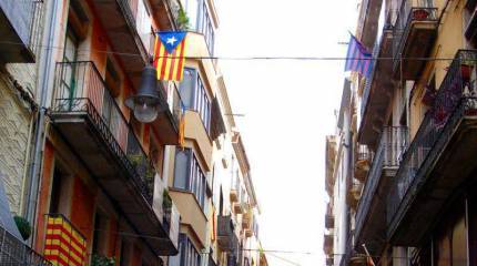 Все по национальным квартирам?!