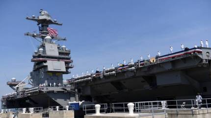 Серьезная поломка не позволила новейшему авианосцу ВМС США продолжить испытания