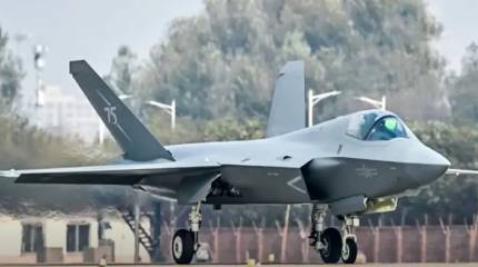 «Превзойдёт истребители Rafale и Су-30МКИ ВВС Индии»: Пакистан одобрил закупку китайского самолёта J-35