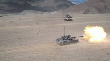 Задействованы Т-72 и Т-90: индийская армия решила провести танковые маневры в спорном регионе Ладакх - в горной местности