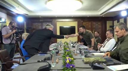 Посетившие Киев американские сенаторы дали понять Зеленскому, что в 2024 году на Украине должны пройти выборы