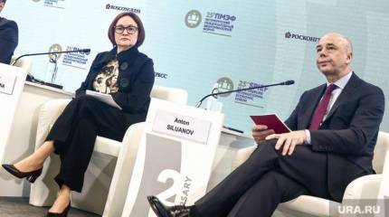 «Наша» валюта – Минфин ещё не покупает, но Центробанк уже продаёт