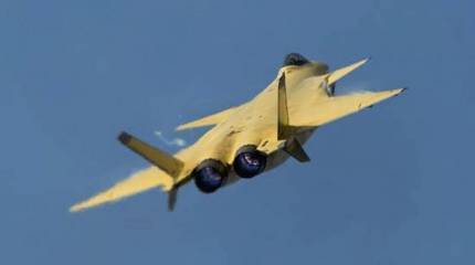 Китайских пользователей озадачила "пустынная окраска" истребителей J-20