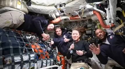 Пилотируемый космический корабль США «Орион» направляется к орбите Луны