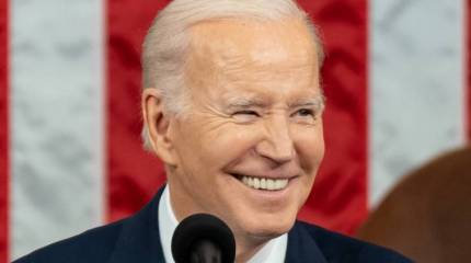 Президент США заблудился на сцене после выступления в Нью-Йорке