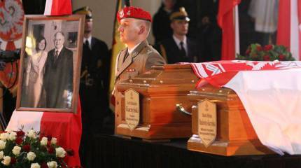 Собеседник "Независимой газеты" заявил, что Варшава может инициировать создание трибунала по катастрофе польского борта №1 под Смоленском