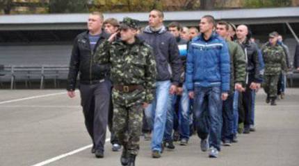 Верховная рада Украины увеличила срок службы по призыву и подняла верхнюю планку призывного возраста