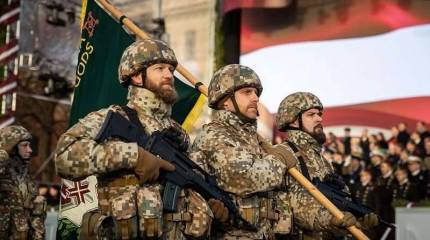 В Риге прошёл военный парад в честь 100-летия латвийской армии
