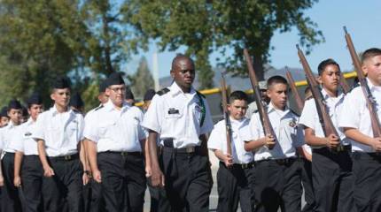 Военный парад в Вашингтоне перенесли на 2019 год. Учатся маршировать?