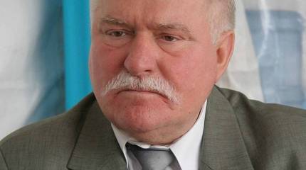 Лех Валенса посоветовал Польше встать на путь признания правды об освобождении Освенцима