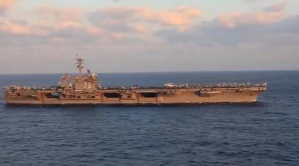 Bác sĩ: Thủy thủ đoàn sẽ phát điên nếu tàu USS Abraham Lincoln không cập bến.