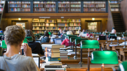 «Большая перемена»: почему детей российских соотечественников лишают права учиться в русских школах