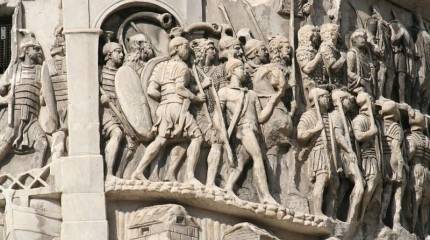 Ещё одна колонна. Ещё один источник