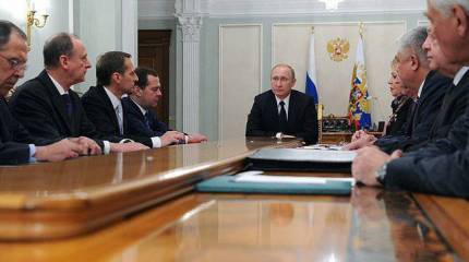 Президент России во время заседания Совбеза РФ сообщил о том, что Киев не ответил на инициативу Москвы о незамедлительном прекращении огня в Донбассе