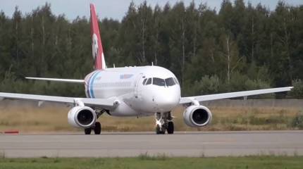 Выложено видео аварийной посадки SSJ-100 в Тюмени
