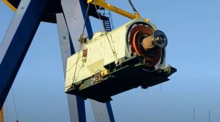 Начаты работы по центровке и монтажу российского газотурбинного двигателя М90ФР на фрегате «Адмирал Головко»