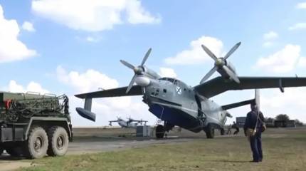 Самолёт-амфибия Бе-12 ВМФ России провел учебное бомбометание по целям в Черном море