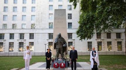 Мероприятия в память о 70-летии начала Корейской войны Британия совместила с балом для ЛГБТ-военнослужащих