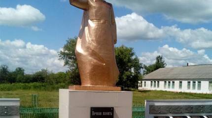 Скромность и проникновенность сельских мемориалов. Обращение к читателям