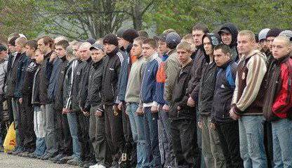 На митингах оппозиции будут отлавливать призывников