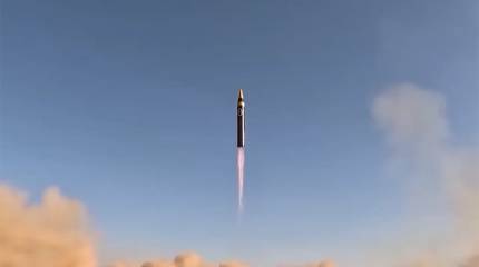 Над Тель-Авивом засняли иранскую ракету с маневрирующей головной частью