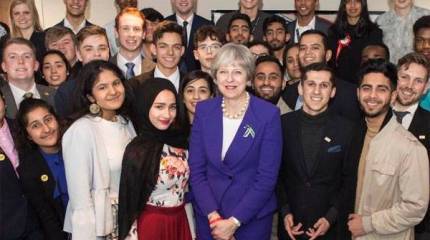 Британские спецслужбы: Террорист готовился обезглавить Терезу Мэй