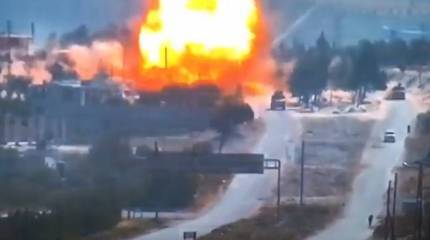 Трое военнослужащих ВС РФ пострадали при подрыве колонны патруля в Сирии