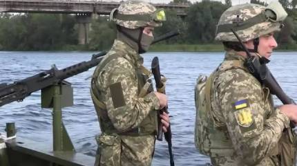Военкоры: ВСУ активизировались на Херсонском направлении, засылая ДРГ на левый берег Днепра и обстреливая с правого российские позиции из РСЗО