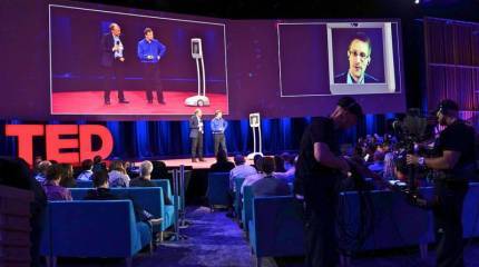 Сноуден продлил вид на жительство в России