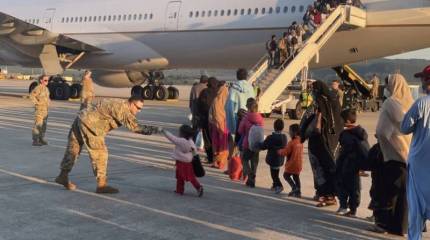 Хроники эвакуации из Афганистана: сотни людей брошены, отчаяние растет