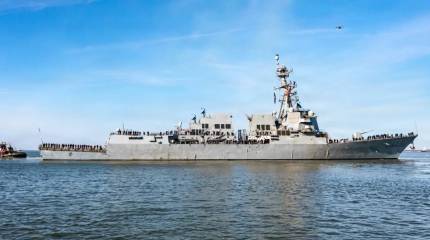 Командира Truxtun ВМС США сняли с должности после столкновения эсминца с судном