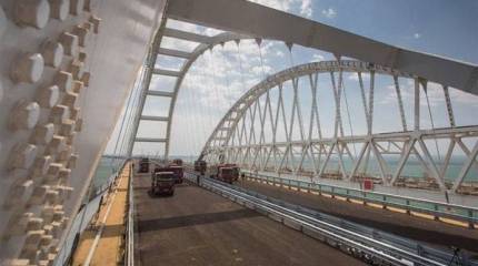 Бетон не тот, сроки сорваны. Либералов коробит от Крымского моста