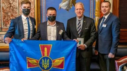 В Сенате США призвали Пентагон поставить Украине американские истребители и системы ПВО